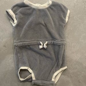 Quincy Mae Blue/Gray Terrycloth Romper (size 12-18 months)